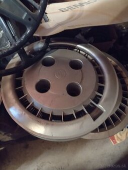 Puklice na veterána Škoda a  Audi