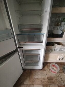 predám náhradné diely na chladničku Siemens