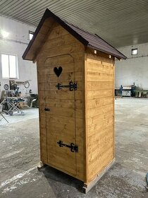 drevená latrína - WC