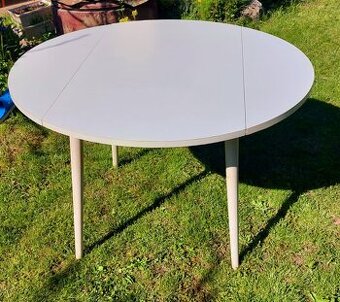 Biely rozkladací okrúhli stôl