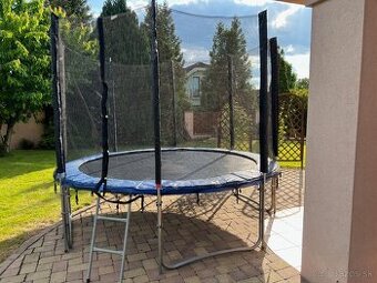 Trampolína