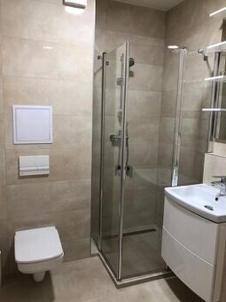 PRENÁJOM - 1 izbový byt s balkónom + garážové státie