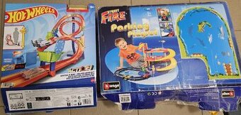 Autodráha Hotwheels a parkovací dom