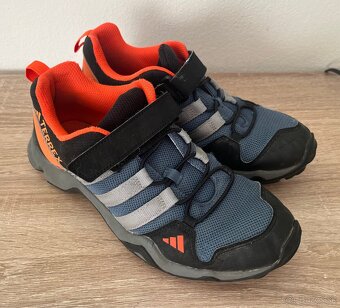 Predám tenisky ADIDAS TERREX AX2R veľ. 36