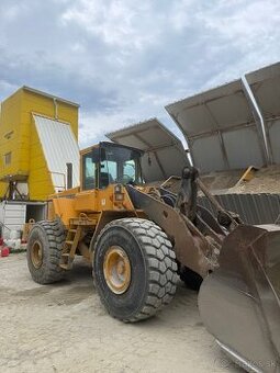 Čelný kolesový nakladač VOLVO L150C