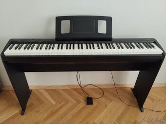 Roland FP-10-BK s original drevenyým stojanom