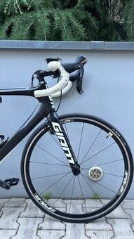 Karbónový cestný bicykel Giant Propel Advanced (veľ. M)