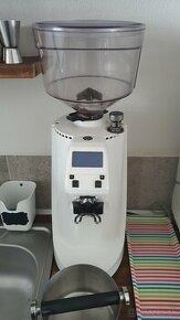 Profesionálny mlynec na kávu Simonelli