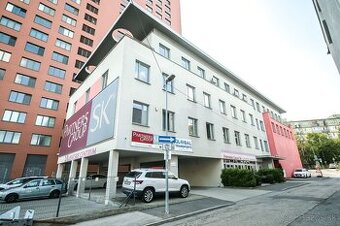 Reprezentatívna polyfunkčná budova so skladom a parkovaním v