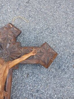 Predám pekný drevený kríž