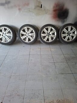 Hliníkové disky s letnými pneumatikami.