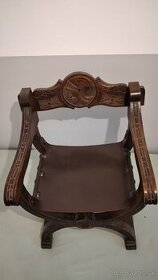 Starožitna stolička Savonarola