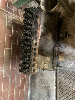 Hlava Jeep 4.0