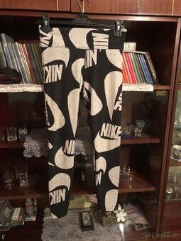 Leginy NIKE