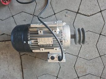 Predám ľahký pätkový el.motor 3kW 2900ot 380V