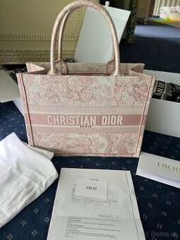 Dior tote book