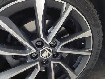 Predám hliníkové disky Škoda R17 so zimnými pneumatikami