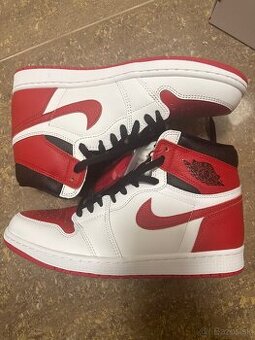Air Jordan 1 Retro High OG (red and white)