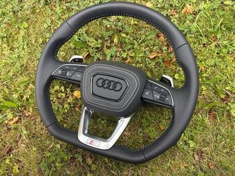 AUDI ŠPORTOVÝ VYHRIEVANÝ ZKOSENÝ PERFOROVANÝ VOLANT