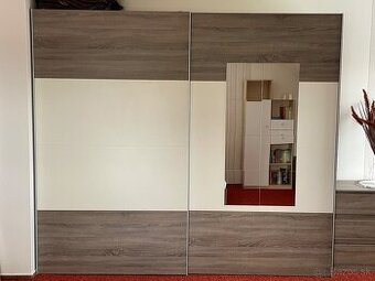 Šatníková roldorová skriňa