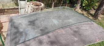 Tatra 148 - predné sklo