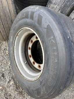 Predam nakladnú pneu 445/45 R19.5