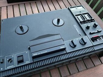 Kotucovy magnetofon Tesla B 730