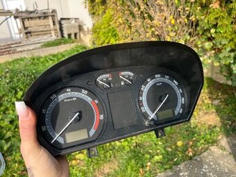 Budíky / tachometer