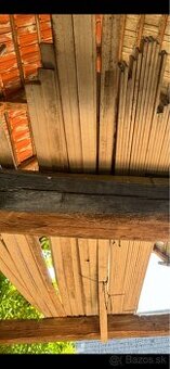 Plastove biele lišty