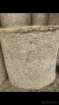 Seno okrúhle balíky