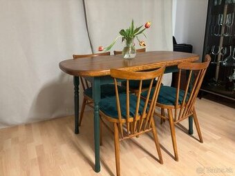 Jedálenský stôl so stoličkami