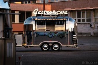 Prenájom gastro prívesu v štýle "Airstream"