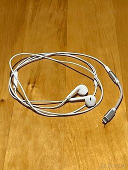 APPLE EARPODS LIGHTNING (NOVÉ)