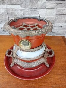 Petrolejovy varič a starý čajník