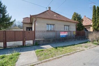 Na predaj 3 izbový rodinný dom, prístavba, garáž, pozemok 72