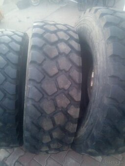 Pneu  365/85 R20