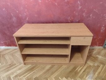 Stolík pod TV