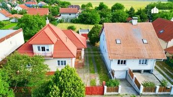 Vedľa seba 2 domy, 2 pozemky, jedinečná príležitosť: 2045 m²