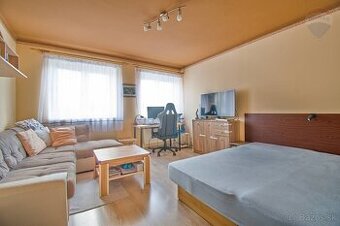 Na predaj dva byty, garáž, dvor, terasa, centrum mesta Veľký