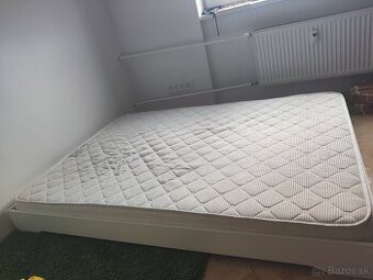 Nízka posteľ 140x200 +matrac a rošty