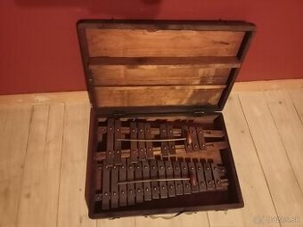 Starožitný xylofón