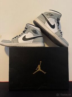 Air Jordan 1 Mid “Light Smoke Grey”