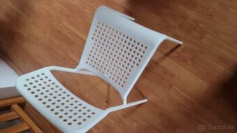 predam detsku stolicku 2ks