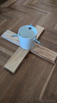 Držiak / stoja na vianočný stromček