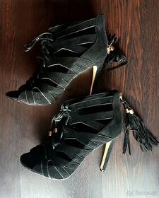dámske čierne fashion sandále