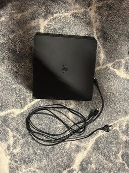Playstation 4 pro + 2 hry (FIFA 18, Ratchet and Clank)