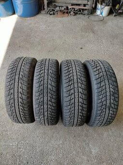 Nokian 215/65 R17 celoročné pneu