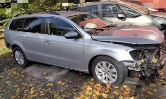 Volkswagen Passat B7 2.0 TDi 2013 predám DVERE farba LA7W