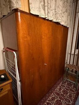 Šatníková skriňa