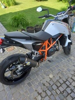 Ktm duke 690